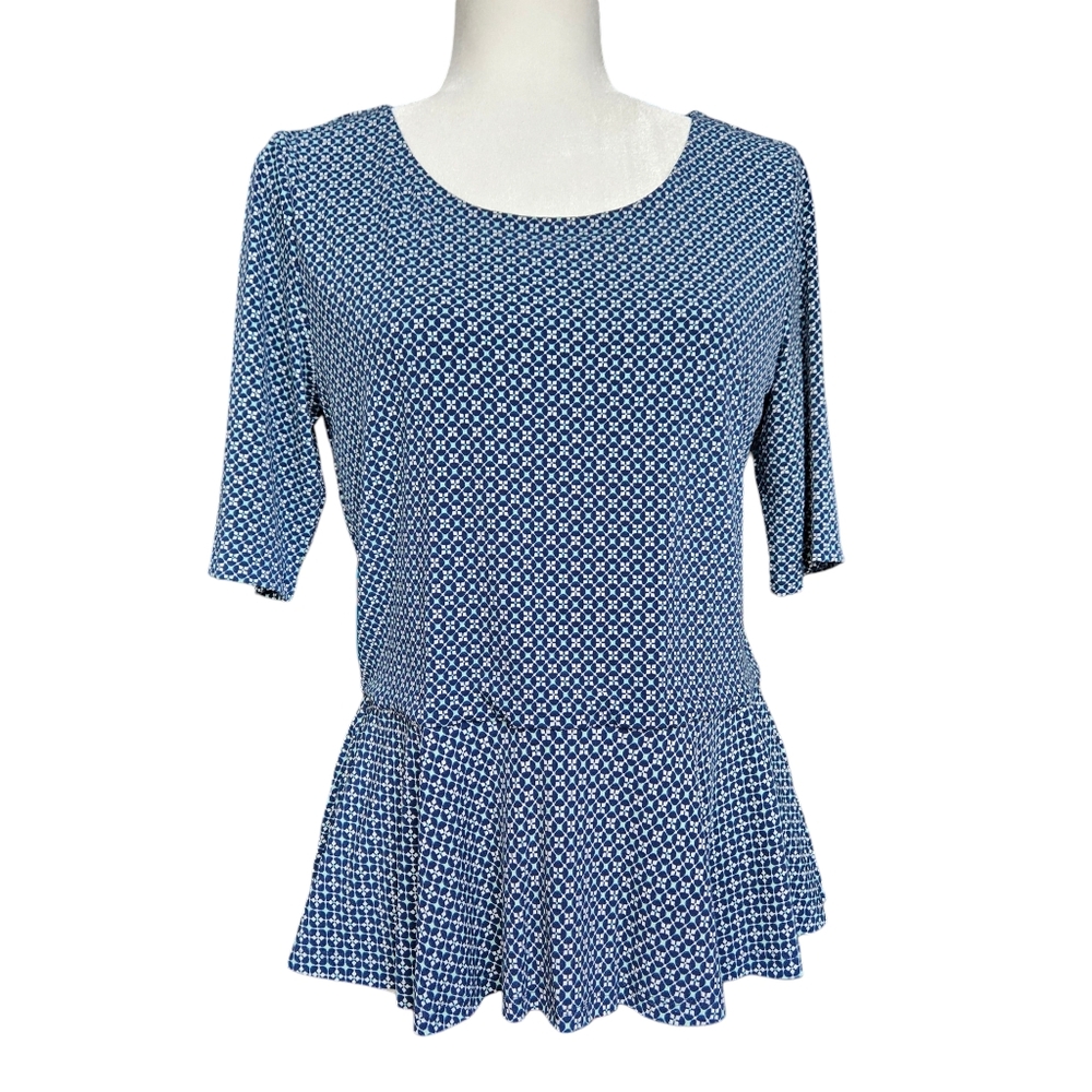 Vince Camuto top round neck blue black white geometric pattern sleeve to elbow M